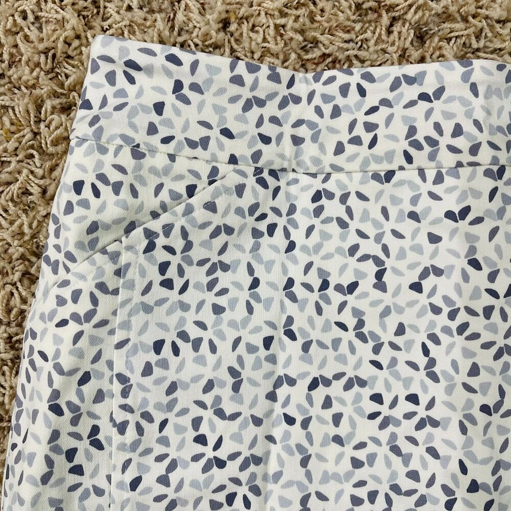 S.C. & CO. Women's Tummy Control Skort Pebble, Size Large (New) - Picture 6 of 16
